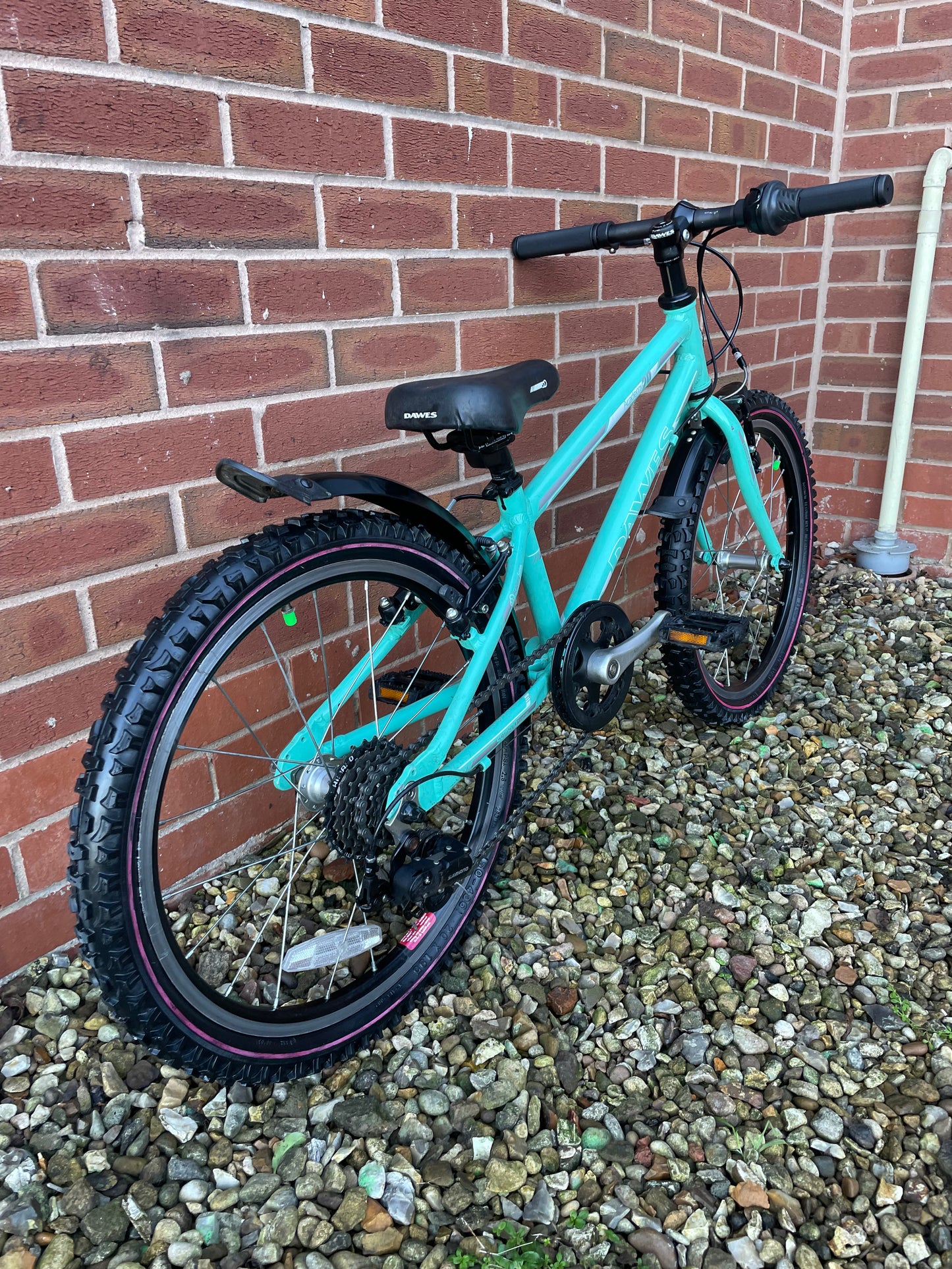 A Refurbished Dawes 20” youth bicycle For Sale. Light Green, 20” wheels, 7 speed, Tektro V brakes, mudguards, lightweight aluminium frame and forks, nationwide delivery is available.