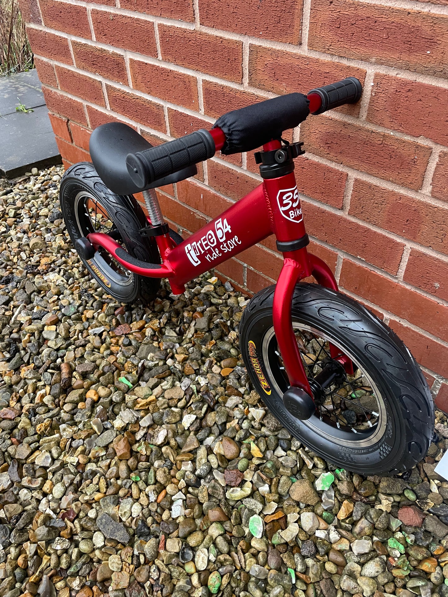 Brand New Three54 ride store balance bikes 354 Bikes lightweight aluminium frame, ballon tyres, quick release handlebar and seat height.