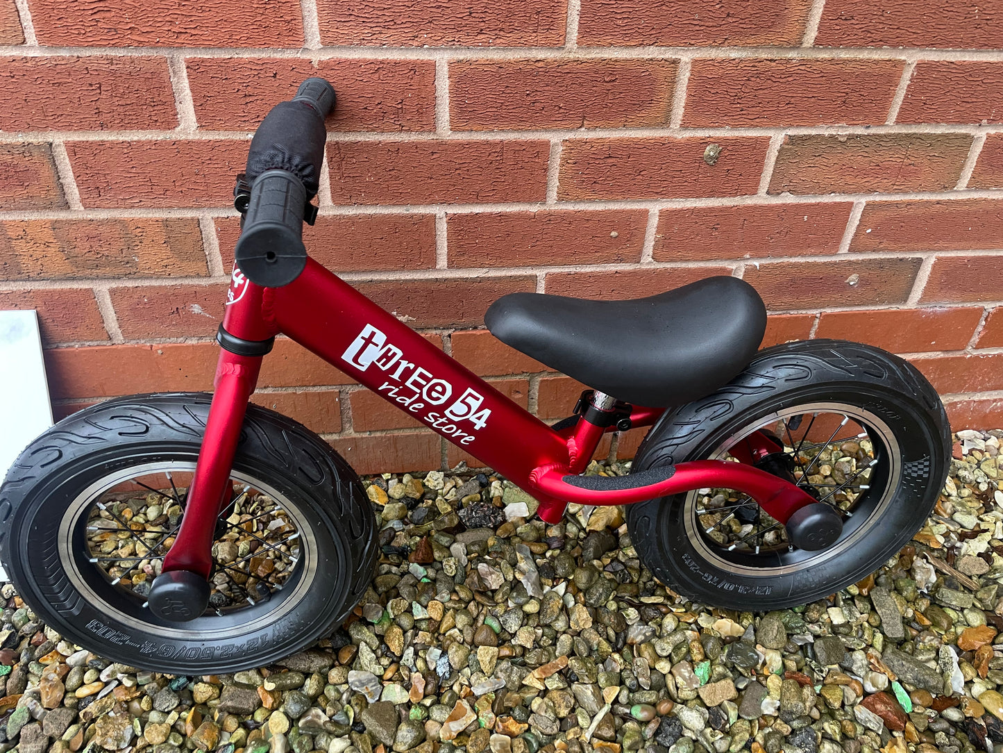 Brand New Three54 ride store balance bikes 354 Bikes lightweight aluminium frame, ballon tyres, quick release handlebar and seat height.
