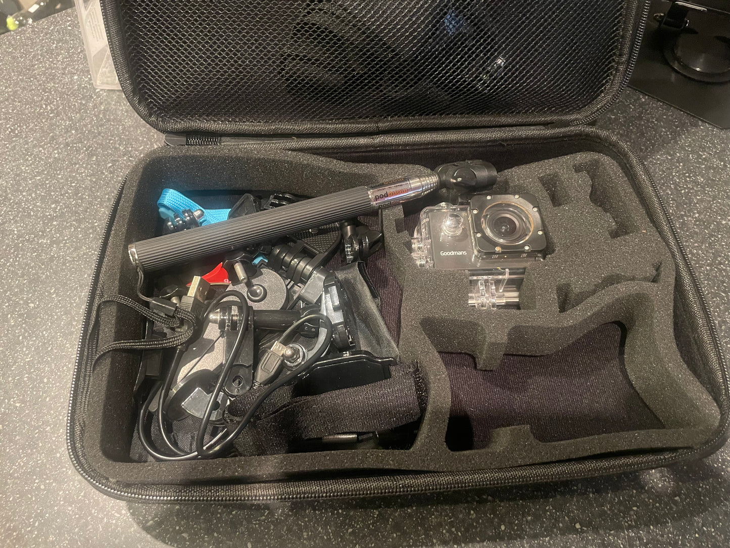 Pre Loved Goodmans action camera like GoPro etc comes with everything you see including the case.
