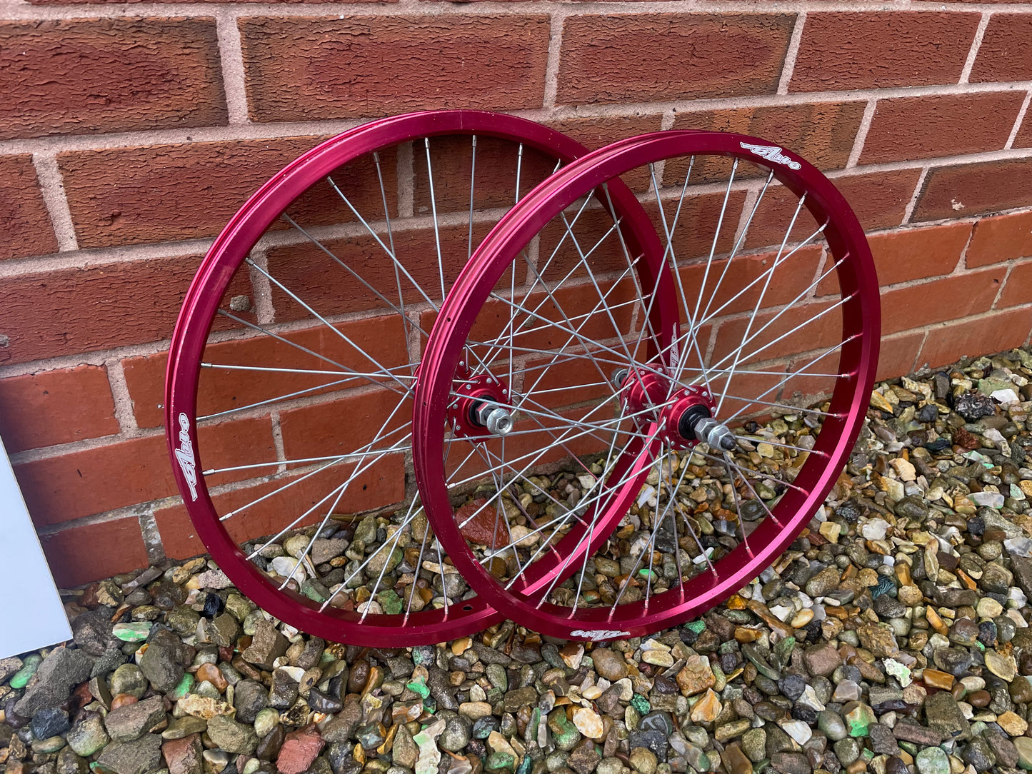 Red bmx outlet wheels