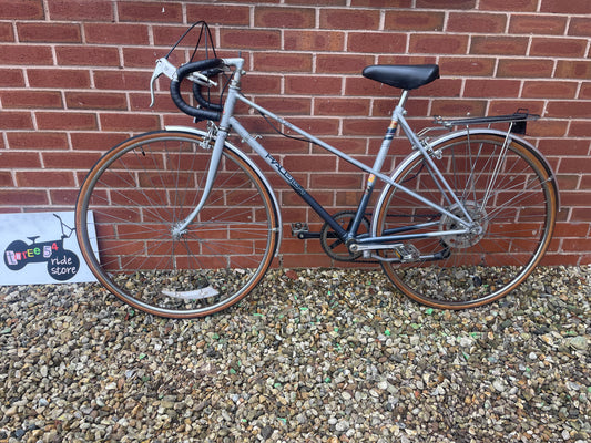 Used Raleigh Nova Sport Ladies Bike For Sale. Silver. Original condition. 5 speed.