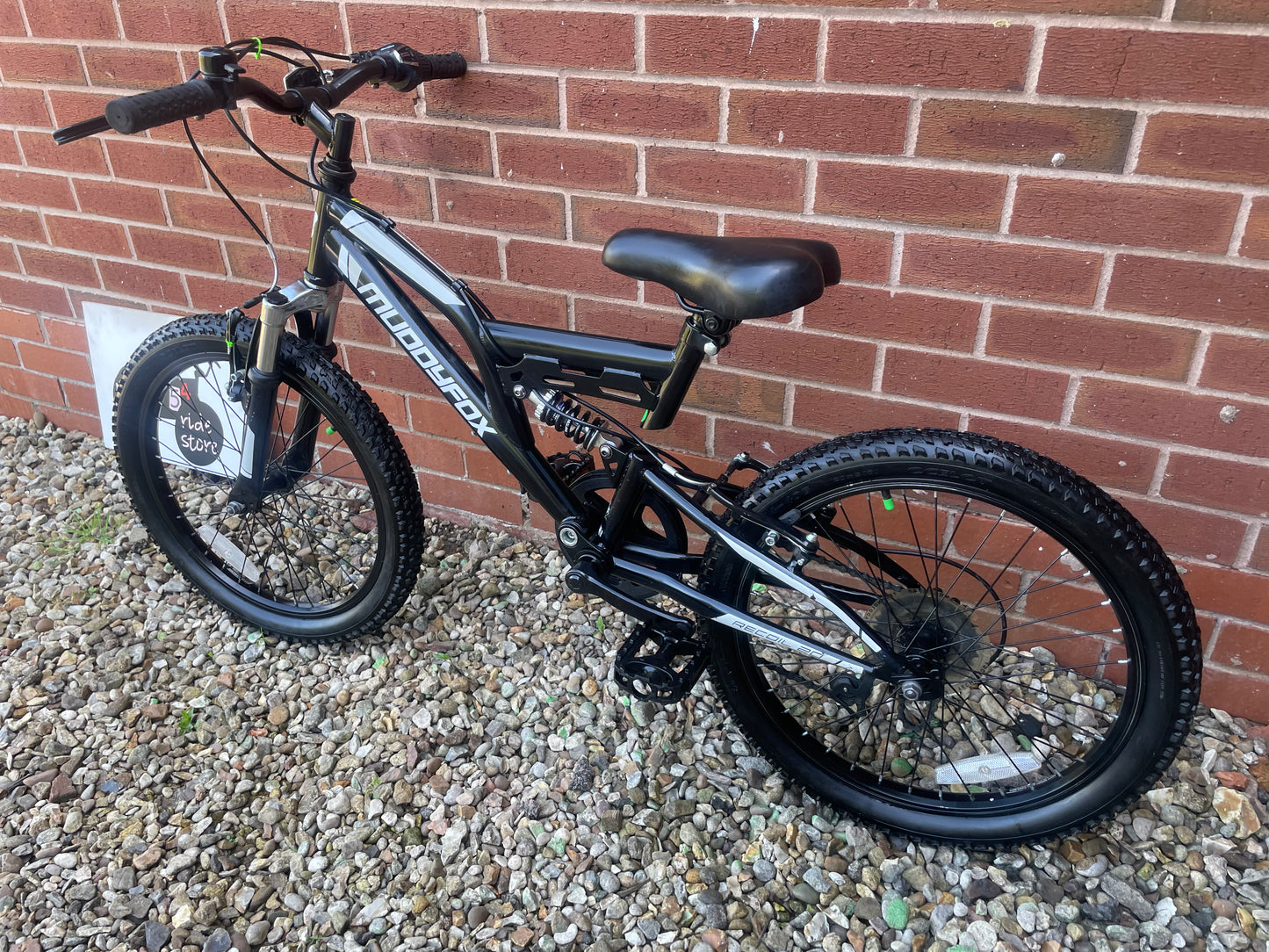 A Pre Loved Muddy Fox full suspension 20” youth mountain bike For Sale, Black, V brakes, padded seat, nationwide delivery is available.