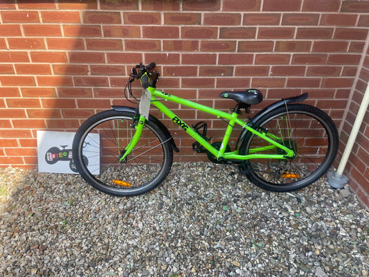 A Pre Loved Frog Bike For Sale, Green Frog 62 Hybrid bike, 24” wheels, 8 speed, mudguards, bottle cage, very lightweight, 3 months warranty, nationwide delivery.
