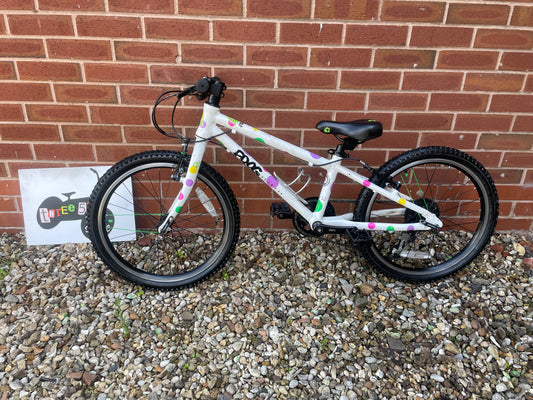 A Pre Loved Frog Bike For Sale, White/Spotty Frog 52, 20” wheels, 8 speed, V brakes, bottle cage, very lightweight, 3 months warranty, nationwide delivery is available.