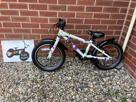 A Pre Loved Frog Bike For Sale, White / Spotty Frog 48 first pedal bike, 16” wheels, V brakes, padded seat, very lightweight, 3 months warranty, nationwide delivery is available.