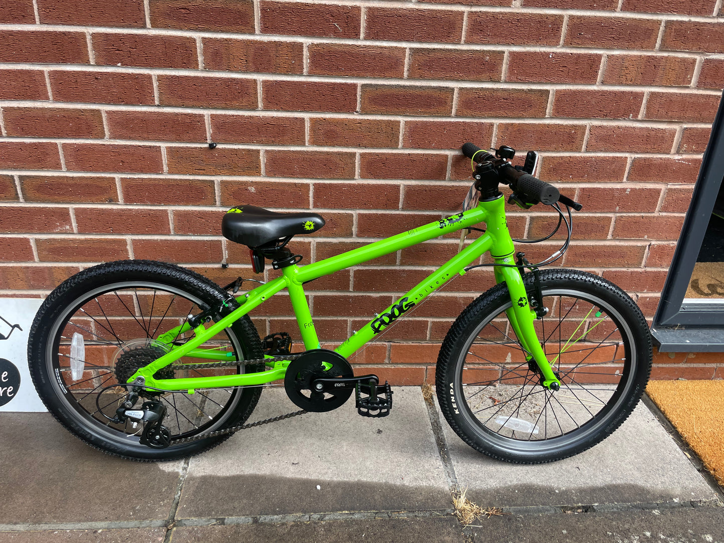 A Pre Loved Frog Bike For Sale, Green Frog 55 Hybrid Bicycle, 20” wheels, 8 gears, V brakes, very lightweight, 3 months warranty, nationwide delivery is available.