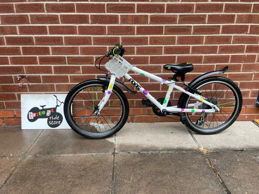 A Pre Loved Frog Bike For Sale, White/Spotty Frog 52 Hybrid Bicycle, 20” wheels, 8 gears, V brakes, mudguards, very lightweight, 3 months warranty, nationwide delivery is available.