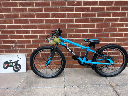 A Pre Loved Frog Bike For Sale, Team Sky Frog 52, 20” wheels, 8 gears, V brakes, very lightweight, nationwide delivery is available.