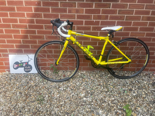 A Refurbished Carrera TDF jr Ltd edition 650 x 23c Road Bike, 41cm frame, stunning bike, perfect triathlon bike, time trial bike, training bike, nationwide delivery is available.