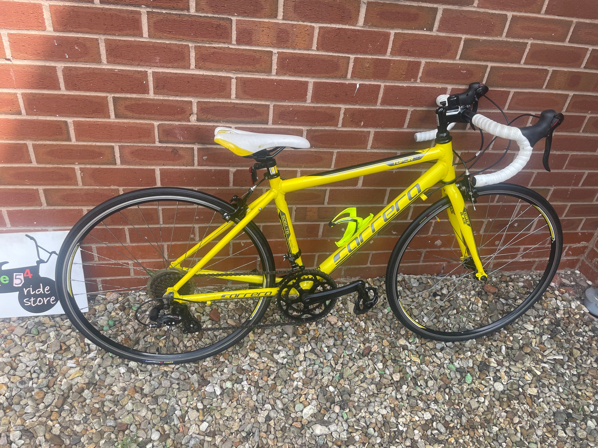 A Refurbished Carrera TDF jr Ltd edition 650 x 23c Road Bike 41cm fra Three54 ride store