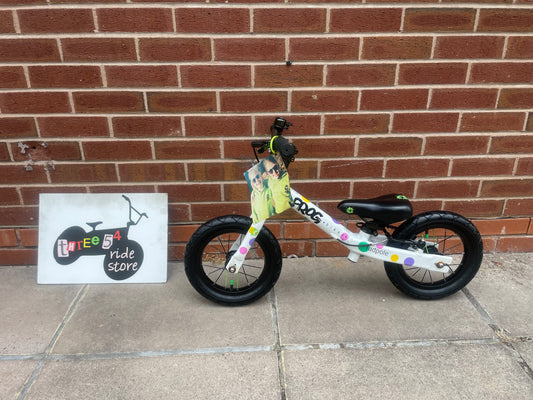 A Pre Loved Frog Bike For Sale, White/Spotty Frog Tadpole Balance Bike, rear V brake, padded seat, nationwide delivery is available.