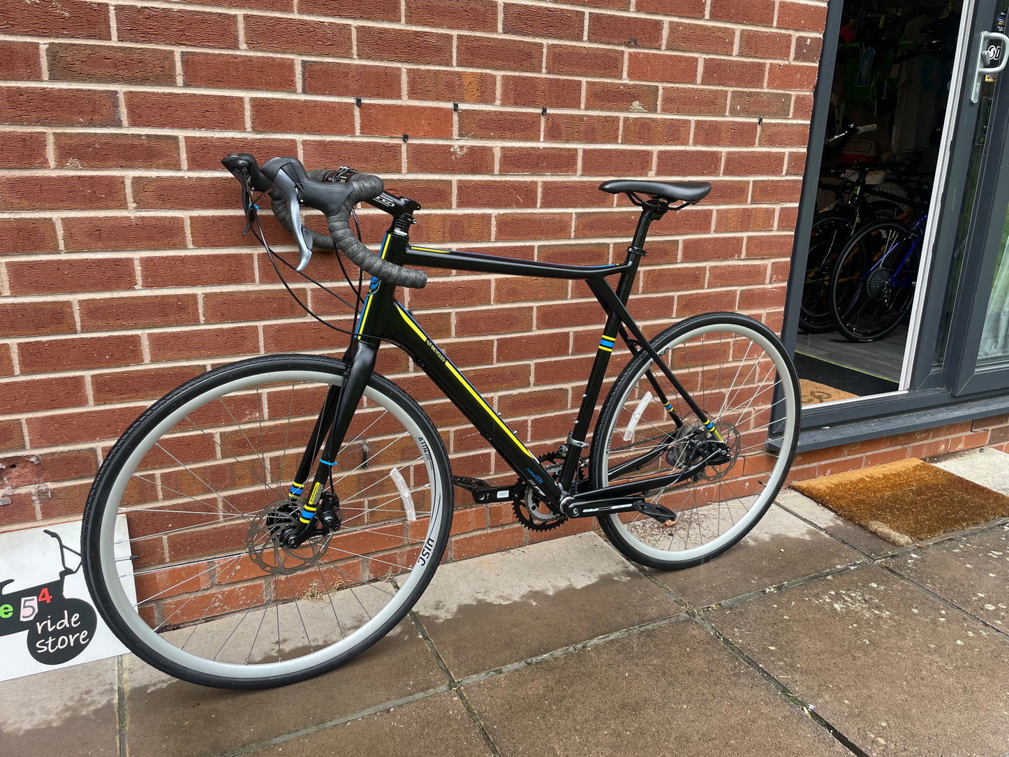 Brand New GT Grade Road Bike / Gravel Bike For Sale, 58cm XL, 16 speed, front and rear disc brakes, aluminium frame and forks, nationwide delivery is available.