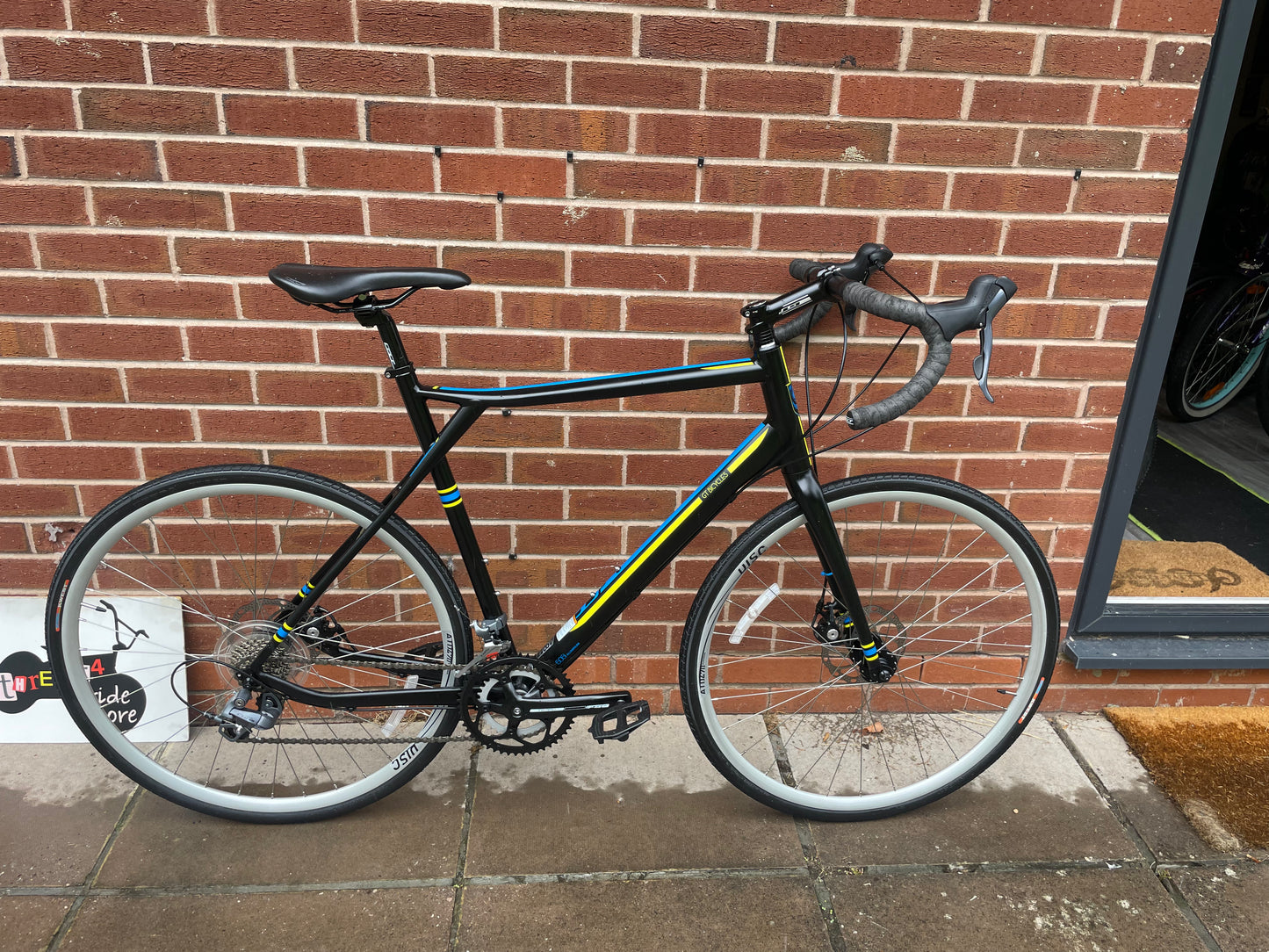Brand New GT Grade Road Bike / Gravel Bike For Sale, 58cm XL, 16 speed, front and rear disc brakes, aluminium frame and forks, nationwide delivery is available.