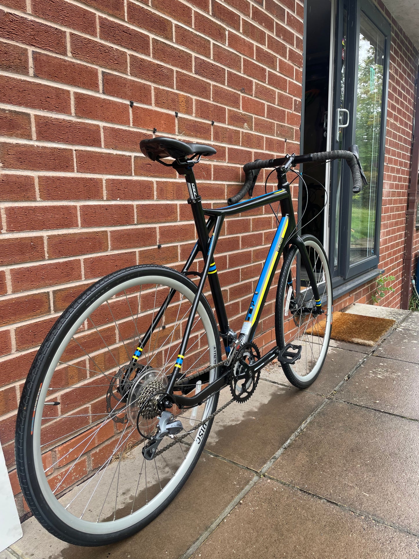 Brand New GT Grade Road Bike / Gravel Bike For Sale, 58cm XL, 16 speed, front and rear disc brakes, aluminium frame and forks, nationwide delivery is available.