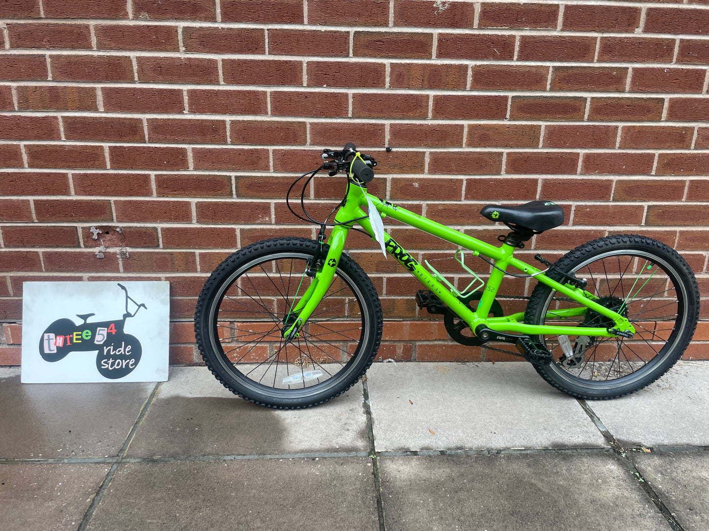 A Pre Loved Frog Bike For Sale, Green Frog 52, 20” wheels, 8 speed, V brakes, bottle cage, very lightweight, nationwide delivery is available.