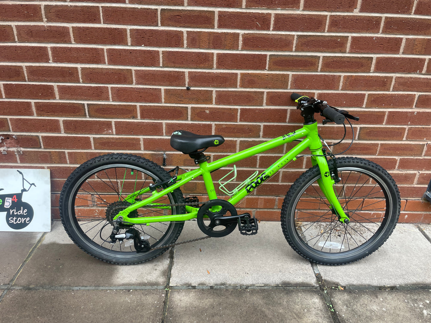 A Pre Loved Frog Bike For Sale, Green Frog 52, 20” wheels, 8 speed, V brakes, bottle cage, very lightweight, nationwide delivery is available.