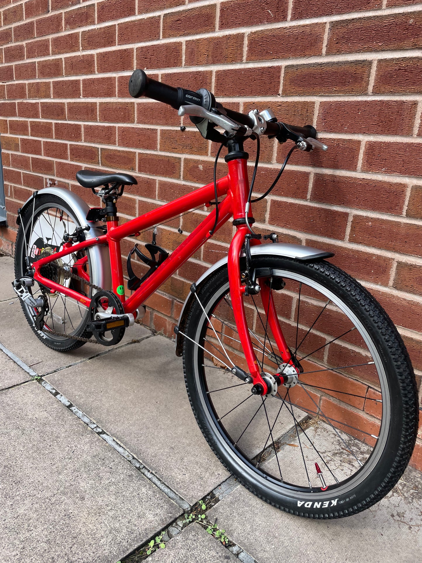 A Pre Loved Isla Bike For Sale, Red Isla Beinn 20s, 20” wheels, 8 speed, mudguards, bottle cage, very lightweight children’s bike, nationwide delivery is available.