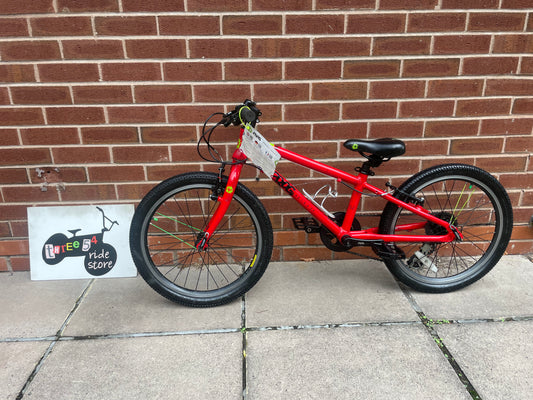 A Pre Loved Frog Bike For Sale, Red Frog 52 lightweight children’s bicycle, 20” wheels, 8 speed, V brakes, bottle cage, aluminium pedals, nationwide delivery is available.