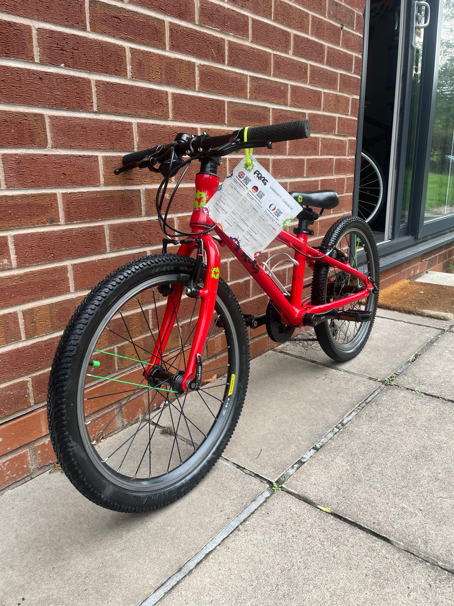 A Pre Loved Frog Bike For Sale, Red Frog 52 lightweight children’s bicycle, 20” wheels, 8 speed, V brakes, bottle cage, aluminium pedals, nationwide delivery is available.