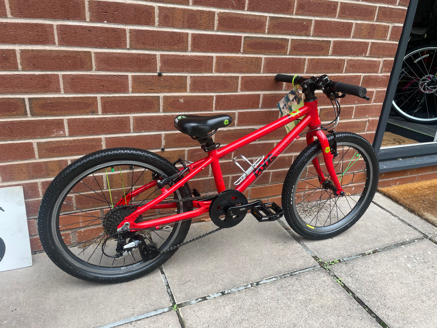 A Pre Loved Frog Bike For Sale, Red Frog 52 lightweight children’s bicycle, 20” wheels, 8 speed, V brakes, bottle cage, aluminium pedals, nationwide delivery is available.