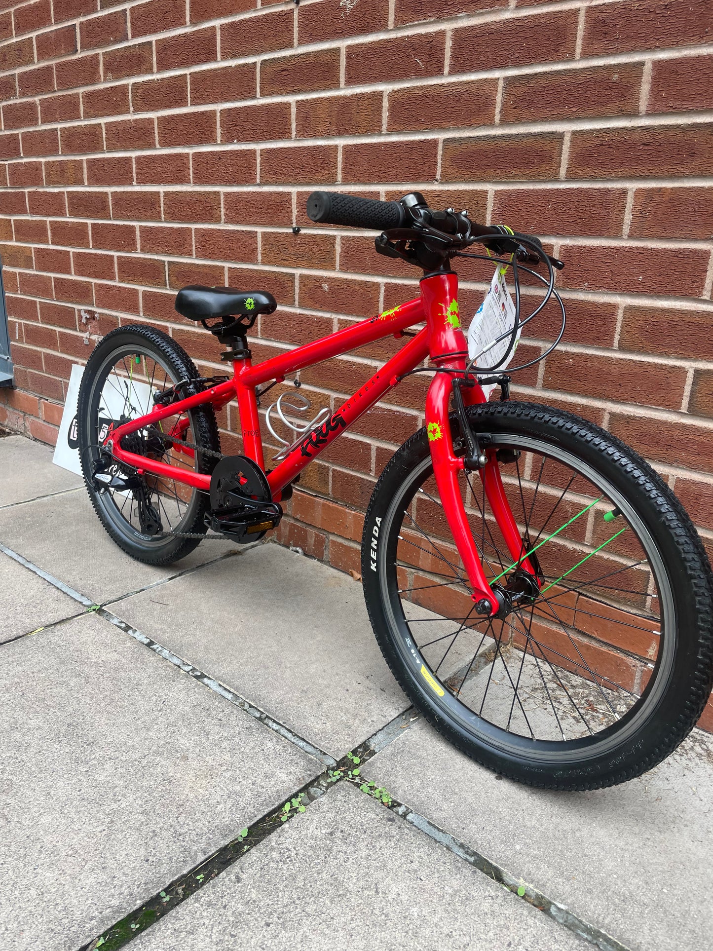 A Pre Loved Frog Bike For Sale, Red Frog 52 lightweight children’s bicycle, 20” wheels, 8 speed, V brakes, bottle cage, aluminium pedals, nationwide delivery is available.