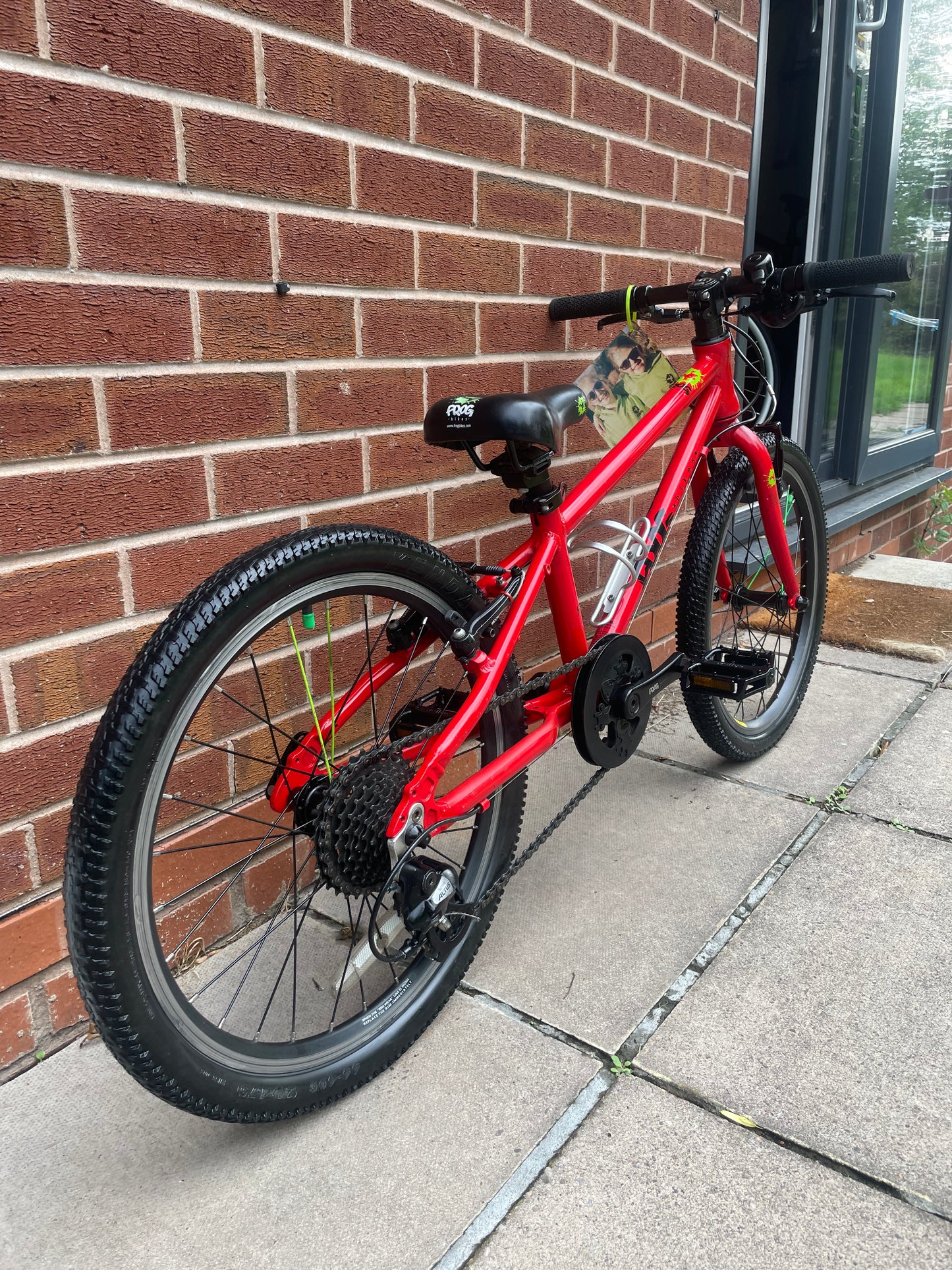 A Pre Loved Frog Bike For Sale, Red Frog 52 lightweight children’s bicycle, 20” wheels, 8 speed, V brakes, bottle cage, aluminium pedals, nationwide delivery is available.