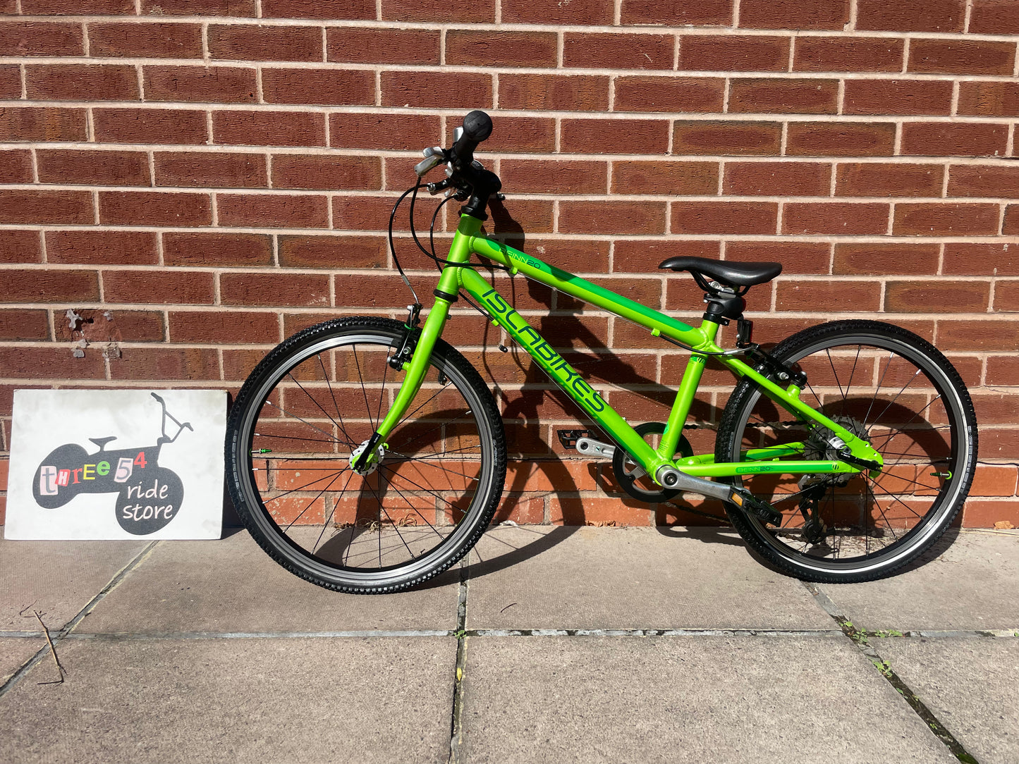 A Pre Loved Isla Bike, Green Isla Beinn 20L lightweight children’s bicycle, 20” wheels, 8 speed, V brakes, nationwide delivery is available.