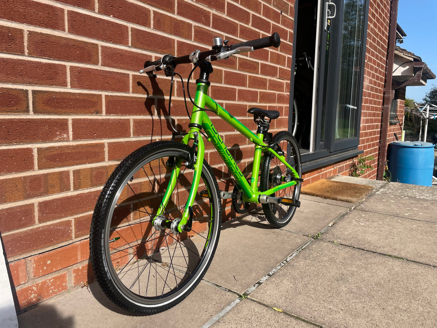 A Pre Loved Isla Bike, Green Isla Beinn 20L lightweight children’s bicycle, 20” wheels, 8 speed, V brakes, nationwide delivery is available.