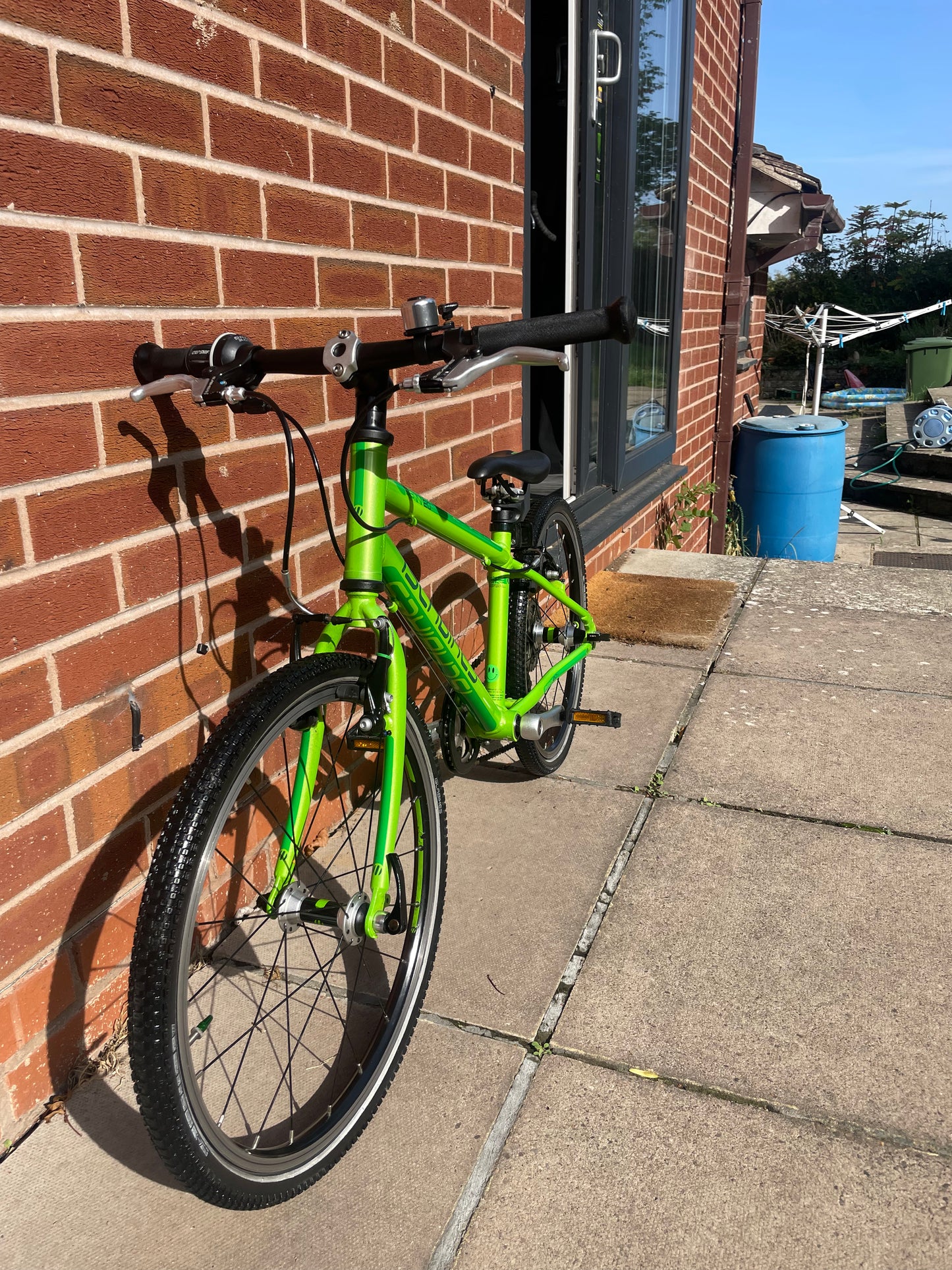 A Pre Loved Isla Bike, Green Isla Beinn 20L lightweight children’s bicycle, 20” wheels, 8 speed, V brakes, nationwide delivery is available.