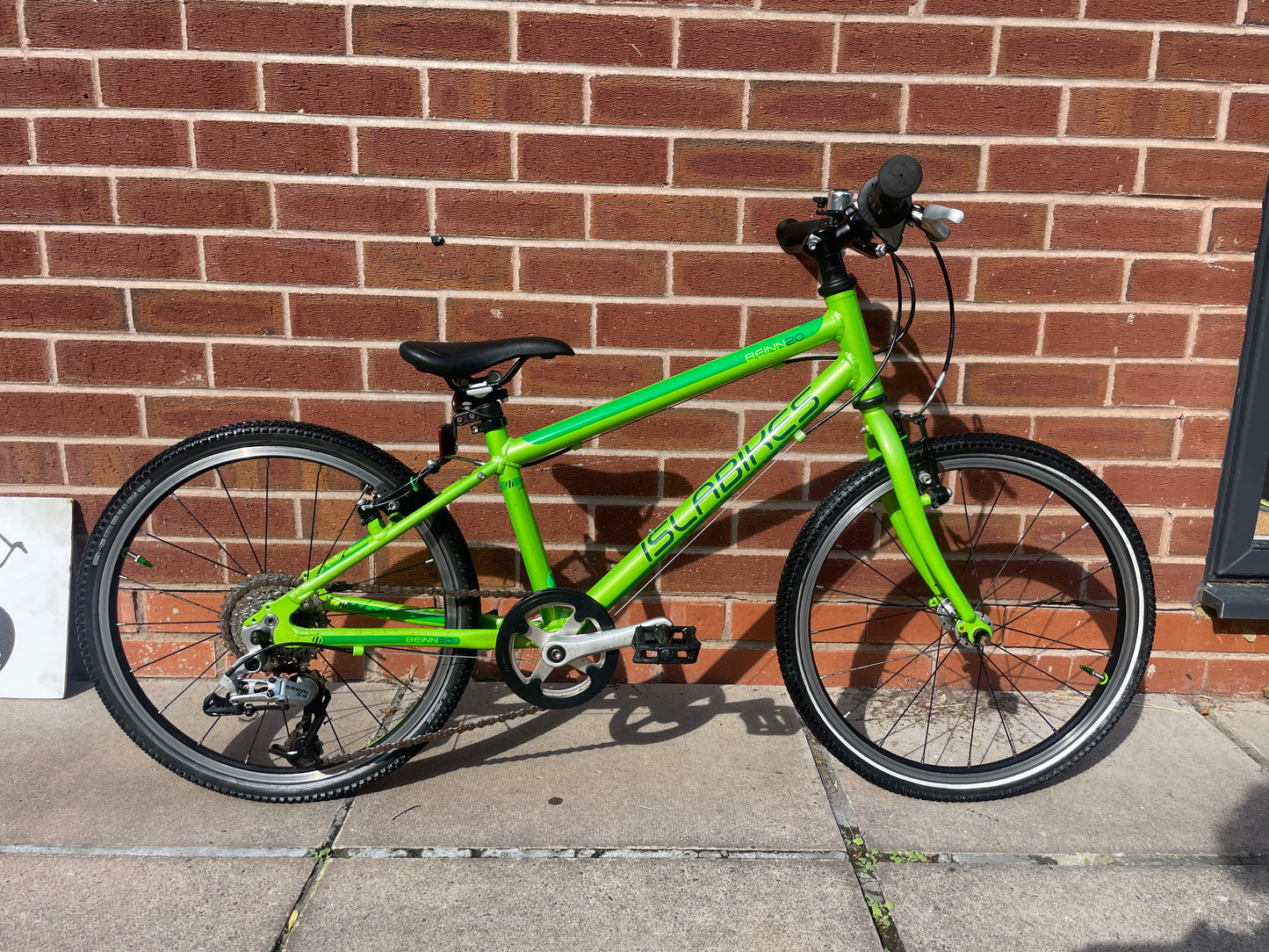 A Pre Loved Isla Bike, Green Isla Beinn 20L lightweight children’s bicycle, 20” wheels, 8 speed, V brakes, nationwide delivery is available.