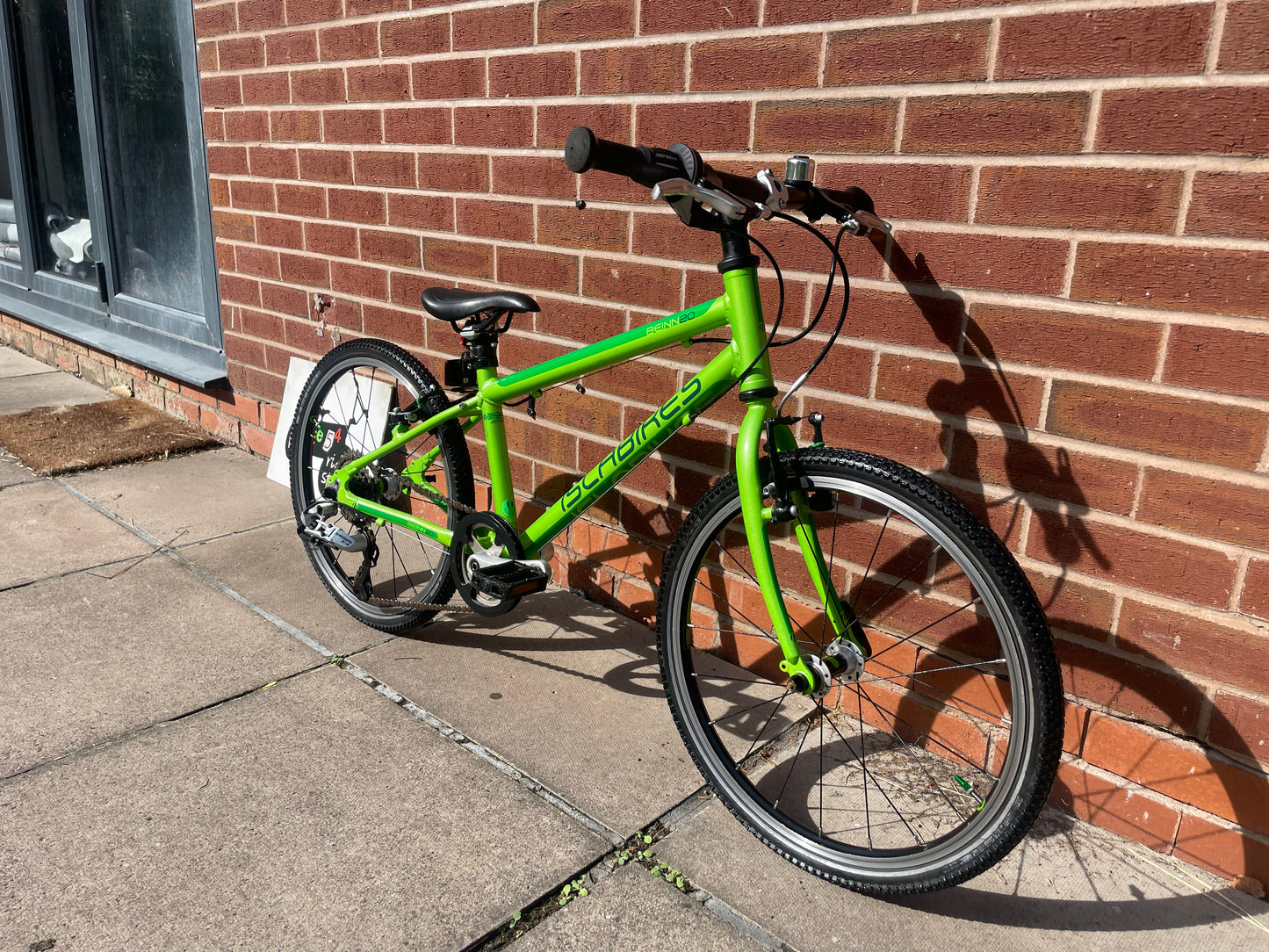 A Pre Loved Isla Bike, Green Isla Beinn 20L lightweight children’s bicycle, 20” wheels, 8 speed, V brakes, nationwide delivery is available.