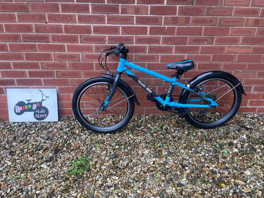 A Refurbished Frog Bike For Sale, Frog 52, Team Sky colours, blue/grey, 20” wheels, 8 speed, V brakes, mudguards, very lightweight, nationwide delivery is available.