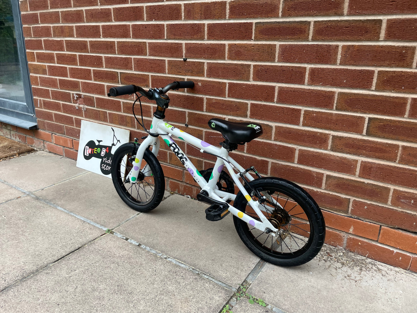 A Pre Loved Frog Bike For Sale, 14” wheel first pedal bike, white/spotty Frog Bike, padded seat, V brakes, very lightweight, nationwide delivery is available. Frog 43 Frog 40 Frog 38