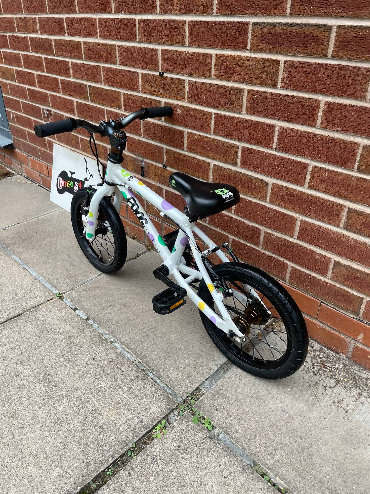 A Pre Loved Frog Bike For Sale, 14” wheel first pedal bike, white/spotty Frog Bike, padded seat, V brakes, very lightweight, nationwide delivery is available. Frog 43 Frog 40 Frog 38