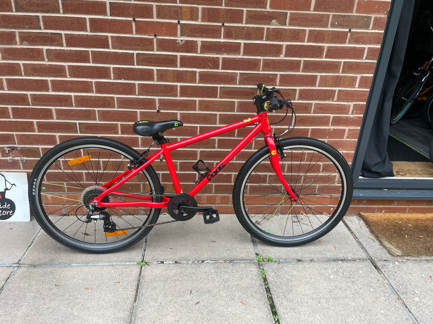 A Pre Loved Frog Bike For Sale, Red Frog 69, 26” wheels, 8 speed, V brakes, bottle cage, very lightweight, nationwide delivery is available.
