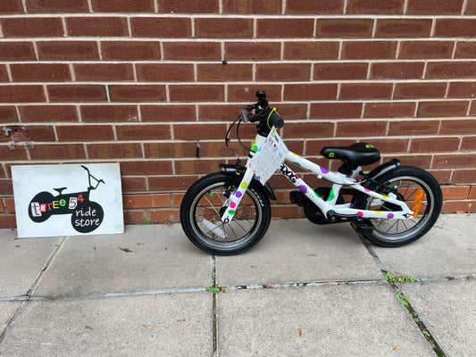 A Pre Loved Frog Bike For Sale, White Spotty Frog 40 first pedal bike, 14” wheels, single speed, padded seat, V brakes, fully enclosed chain, mudguards, nationwide delivery is available.