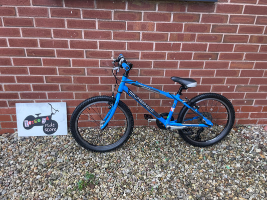 A refurbished Isla Beinn 20, metallic blue, 8 speed, V brakes, very lightweight, nationwide delivery is available.