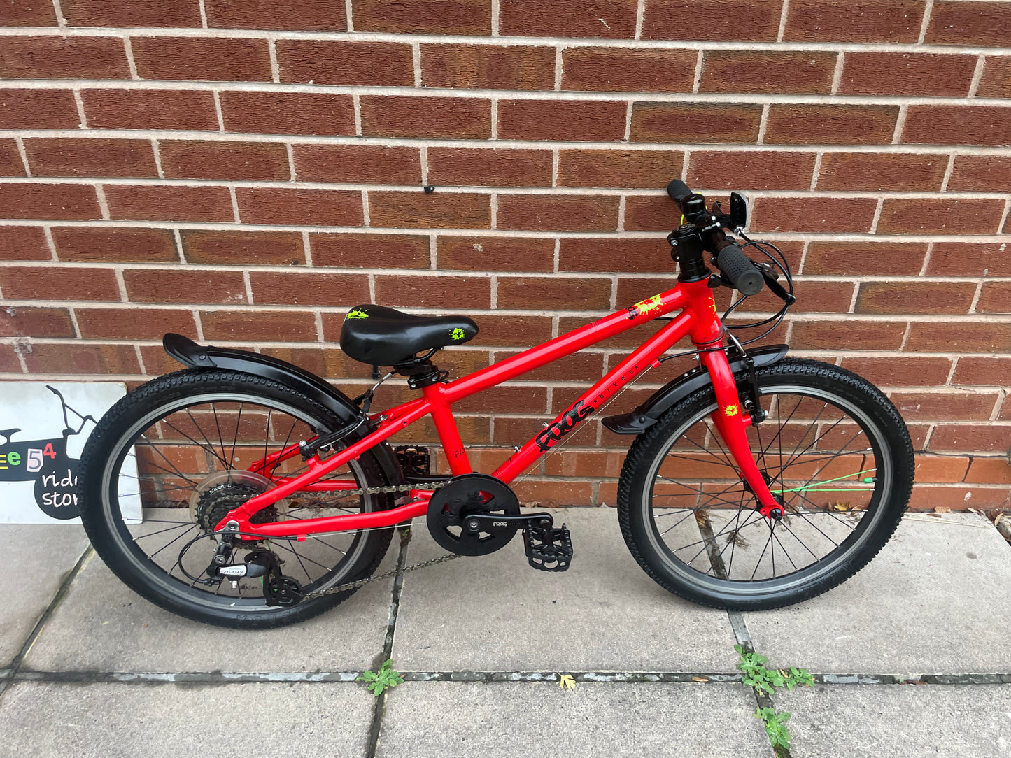 A Pre Loved Frog Bike For Sale, Red Frog 52, 20” wheels, 8 speed, V brakes, mudguards, very lightweight, nationwide delivery is available.