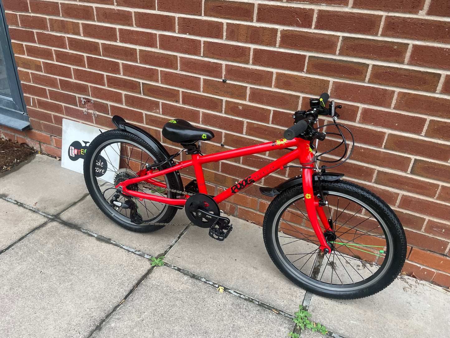 A Pre Loved Frog Bike For Sale, Red Frog 52, 20” wheels, 8 speed, V brakes, mudguards, very lightweight, nationwide delivery is available.