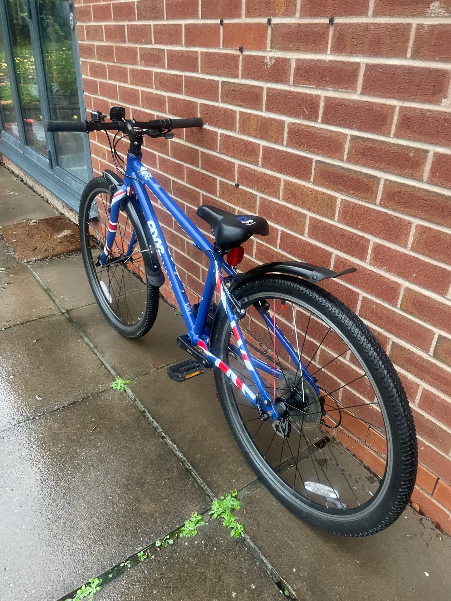 A Pre Loved Frog Bike For Sale, Blue Frog 69 26” wheel hybrid bicycle, 8 speed, V brakes, mudguards, very lightweight, nationwide delivery is available.