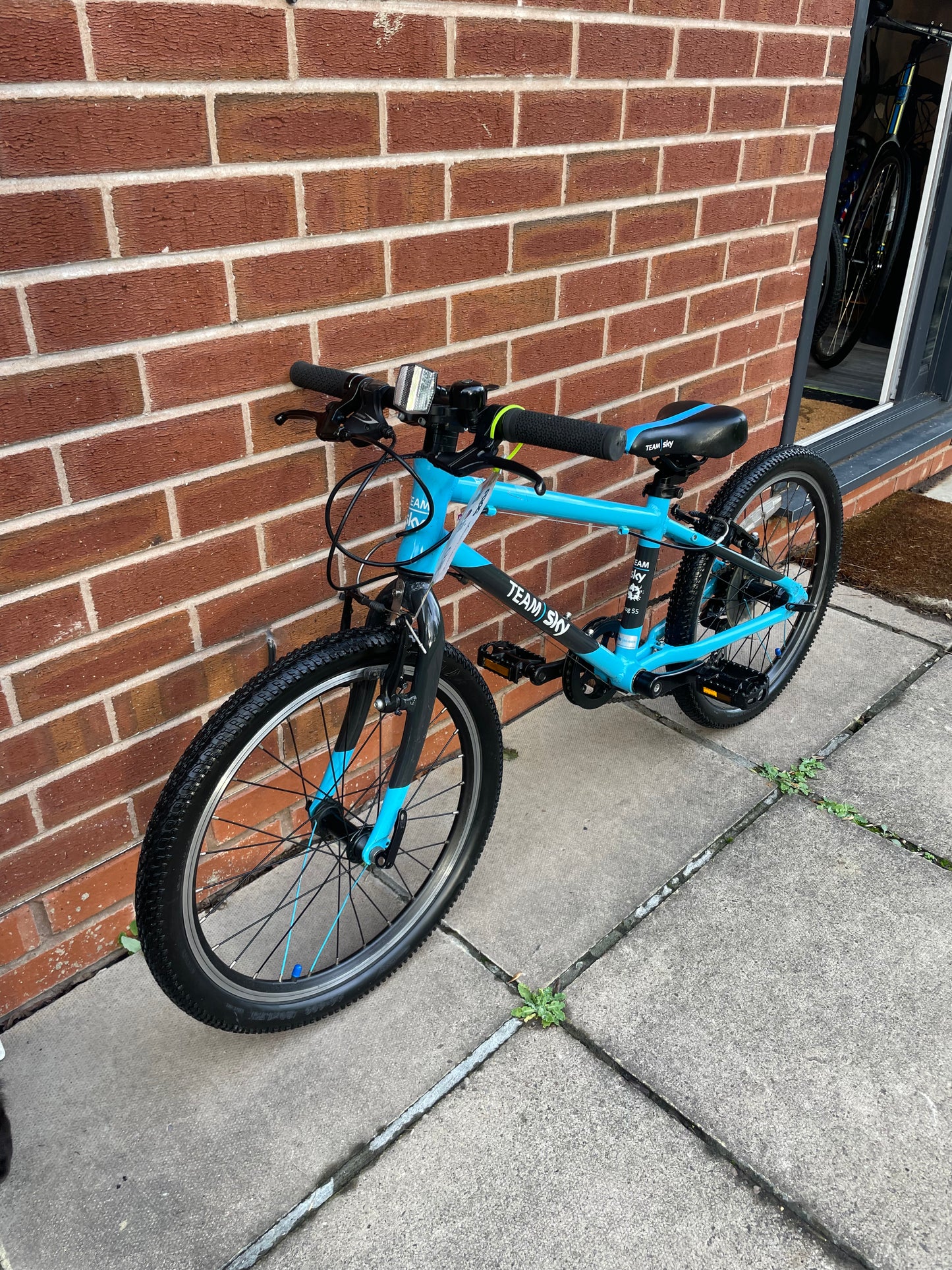 A Pre Loved Frog Bike For Sale, Team Sky Frog 55, Blue Frog 55, 20” wheels, 8 speed, V brakes, very lightweight, nationwide delivery is available.