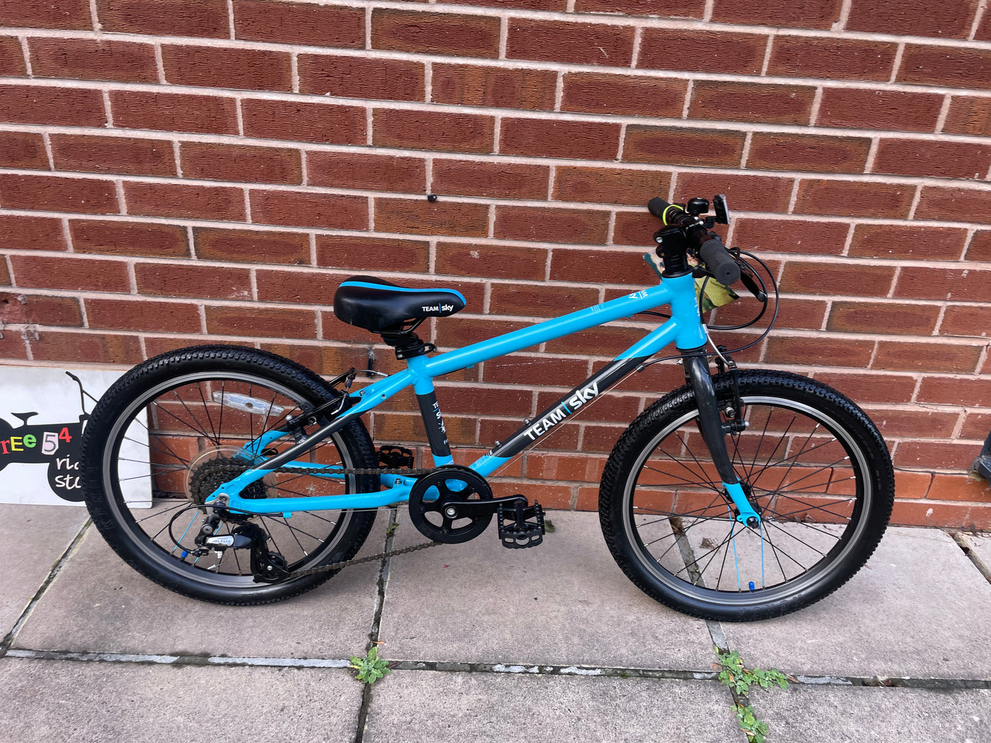 A Pre Loved Frog Bike For Sale, Team Sky Frog 55, Blue Frog 55, 20” wheels, 8 speed, V brakes, very lightweight, nationwide delivery is available.