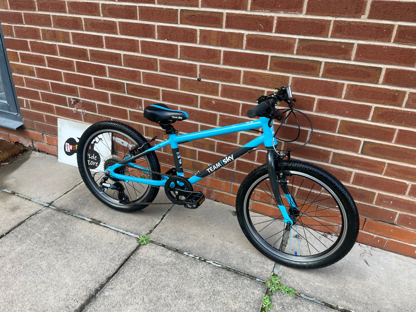 A Pre Loved Frog Bike For Sale, Team Sky Frog 55, Blue Frog 55, 20” wheels, 8 speed, V brakes, very lightweight, nationwide delivery is available.