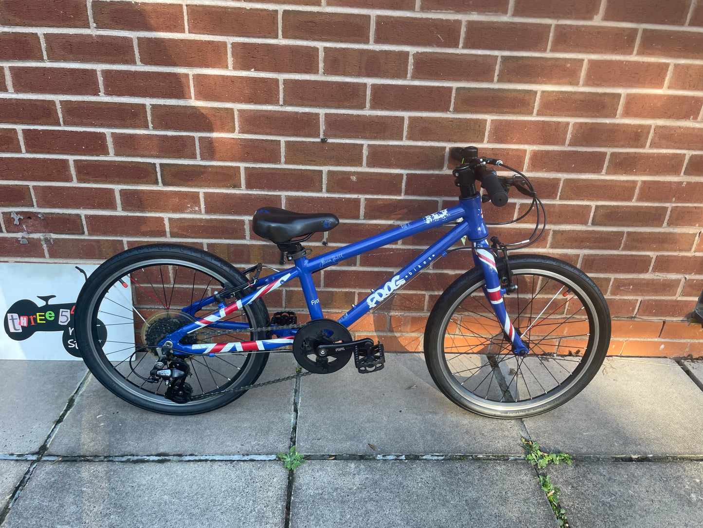 A Pre Loved Frog Bike For Sale, Blue Frog 52 Frog 53, 20” wheels, 8 speed, V brakes, very lightweight, nationwide delivery is available.