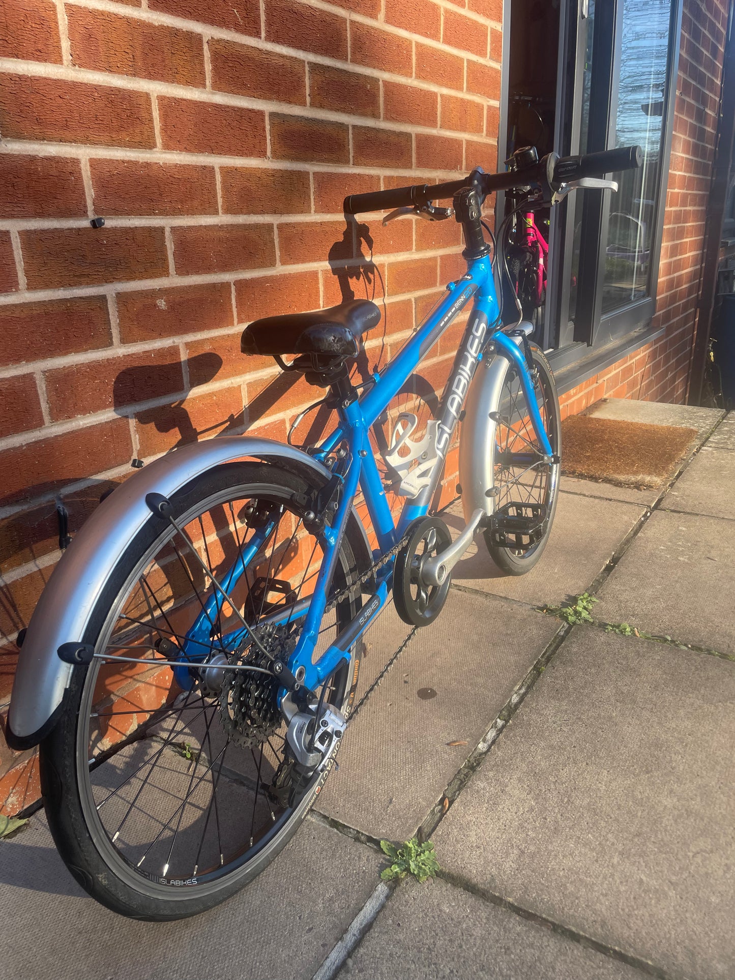 A Pre Loved Isla Bike For Sale, Blue Isla Cnoc 20L, 20” wheels, 8 speed, V brakes, mudguards, very lightweight, nationwide delivery is available.