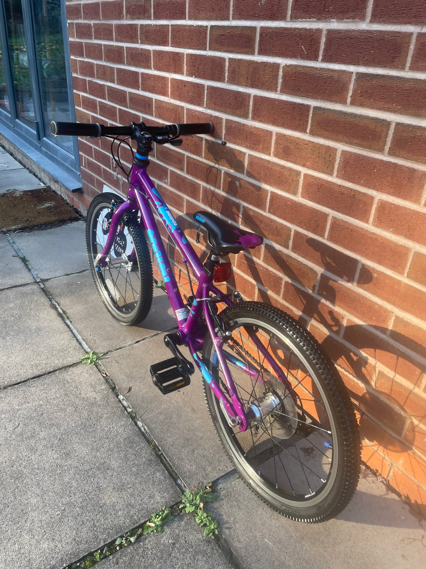 A Pre Loved Squish Bike For Sale, Purple 20” wheel size hybrid bike, 8 speed, V brakes, very lightweight, nationwide delivery is available.