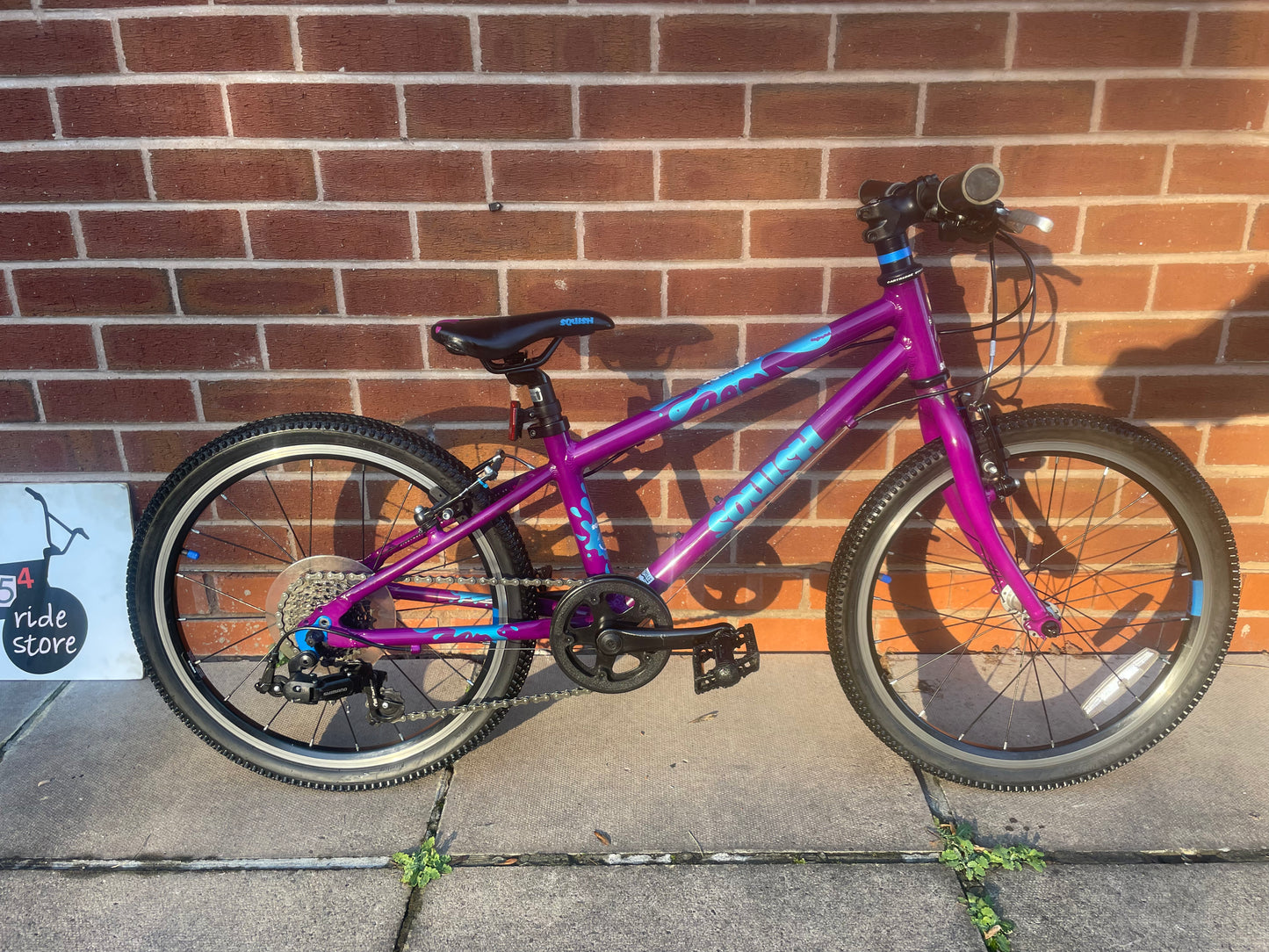 A Pre Loved Squish Bike For Sale, Purple 20” wheel size hybrid bike, 8 speed, V brakes, very lightweight, nationwide delivery is available.