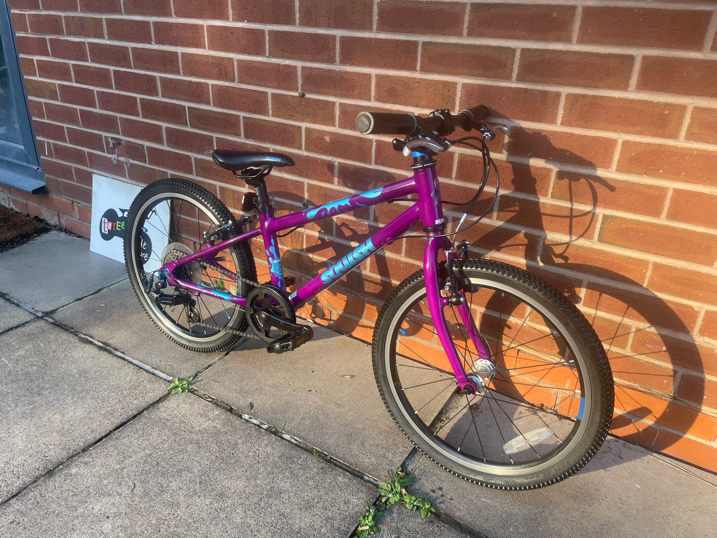A Pre Loved Squish Bike For Sale, Purple 20” wheel size hybrid bike, 8 speed, V brakes, very lightweight, nationwide delivery is available.