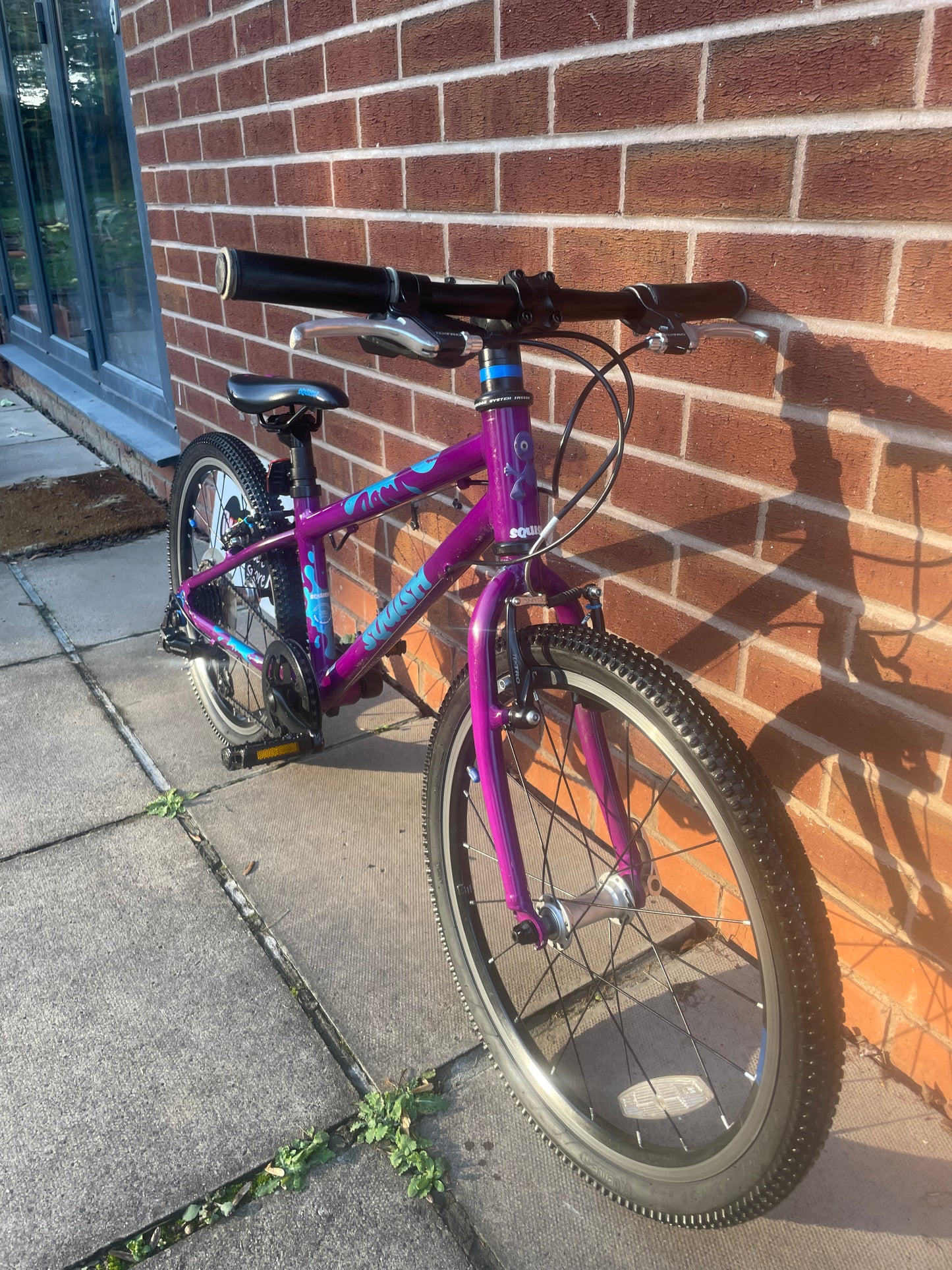 A Pre Loved Squish Bike For Sale, Purple 20” wheel size hybrid bike, 8 speed, V brakes, very lightweight, nationwide delivery is available.